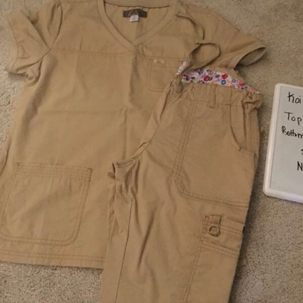 NWOT koi comfort scrubs